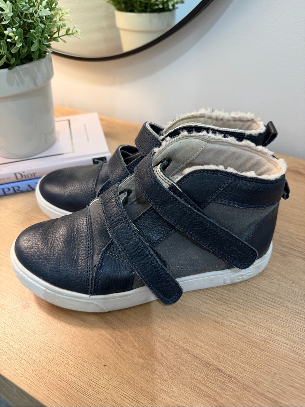 Ugg Rennon 11  Navy and Gray High-Top Sneakers/boot